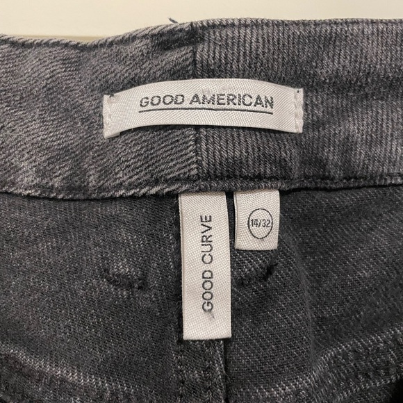 Good American Good Curve Skinny Jeans Raw
Edge Cropped Washed Black Distressed - Picture 6 of 10